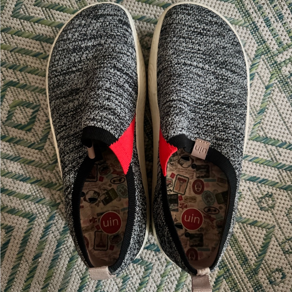 UIN Knit Slip-On Cloud Sneakers in Black, Gray and Red 10 Stretch Comfy VGUC
